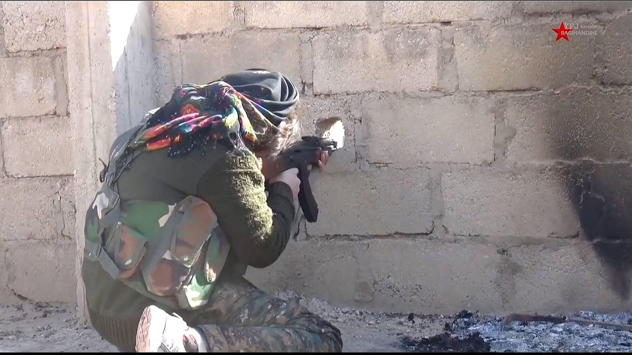 Syria war: Kurdish fighters battle ISIL in its last controlled area