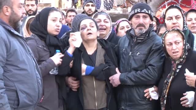 Askerlik Yolunda Ölen Gencin Cenazesi En Büyük Asker, Bizim Asker Sloganlarıyla Defnedildi