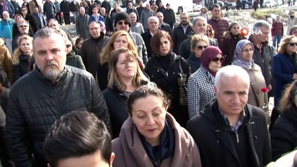 Ekrem İmamoğlu, mübadiller için denize karanfil bıraktı