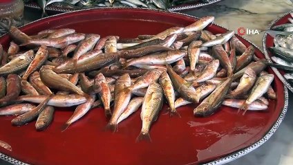Fiyatından dert yansa da vatandaşın tercihi balıktan yana