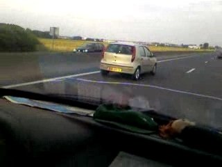 voiture dans camion pouet pouet !!