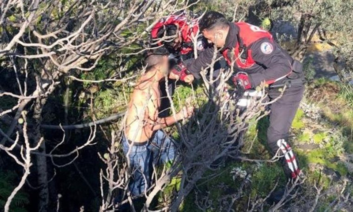 Bıçak zoruyla tecavüze kalkıştı, yarı çıplak kaçtığı ormanda yakalandı