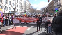 Jubilados protestan en Madrid contra la norma sobre pensiones y el taxi se une.
