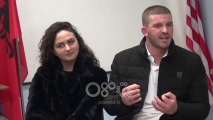 Ora News - Studenti: Deputetët tanë në Kuvend nuk bëjnë as për roje bilardoje