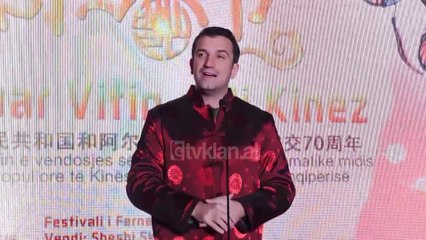 Stacioni i autobuseve urbane pas Pallatit te Kultures