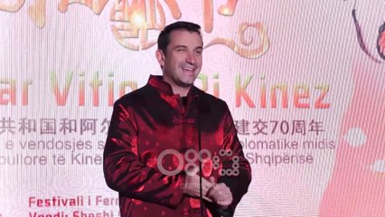 Ora News - Veliaj vishet si kinezët për Vitin e Ri kinez