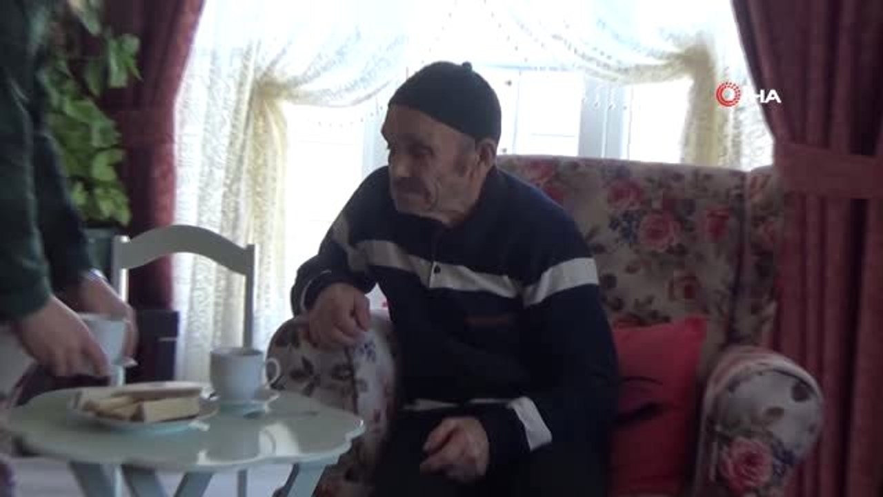 Rüyasında Yardım İstediğini Gördüğü Yaşlı Adama 7 Yıldır Çocuğu Gibi Bakıyor