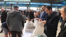 Manisa'da Vatandaşlara Pazar Filesi Dağıtıldı