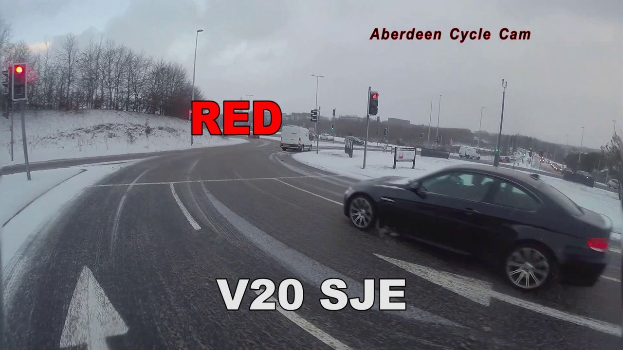 V20SJE - No need to stop at a red light - A944 Kingswells, Aberdeen
