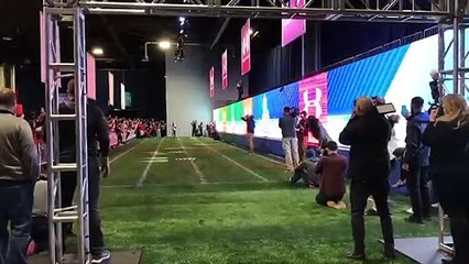 Sans entraînement et sans équipemment, Usain Bolt égale le record NFL du 40 yard en 4.22