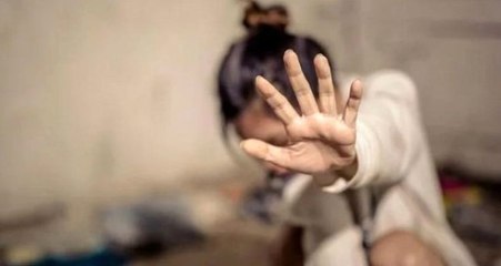 Genç Kız, Sevgilisinin ve Arkadaşının Kendisine Tecavüz Ettiğini Tesadüfen Öğrendi