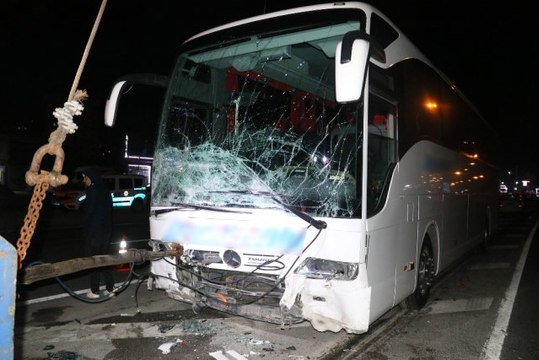 Yolcu Otobüsü ile Ticari Araç Çarpıştı! Ölüler ve Yaralılar Var