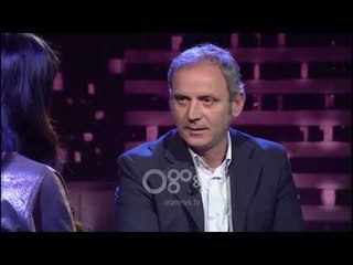 Mos i fol shoferit - Aknet në adoleshencë larguan femrat nga Enkel Demi?