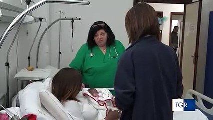 Sfollata dal Cara, partorisce in Puglia "arrivata da sola con tre valige"