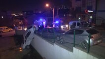 Hafif Ticari Aracın Çarptığı Otomobil Apartmanın Bahçe Duvarından Aşağı Düştü: 1 Yaralı