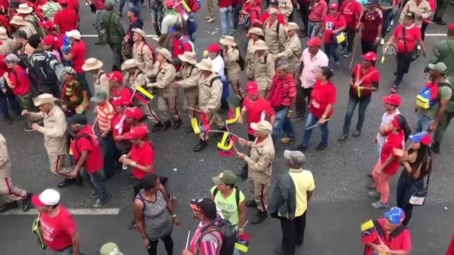 Venezuela'daki Hükümet ve Muhalefet Yanlılarından Gösteriler