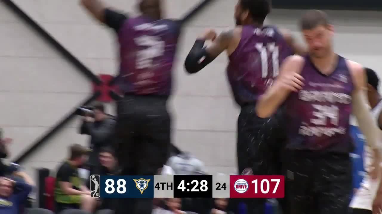 Marcus Thornton shows off the vision for the slick assist