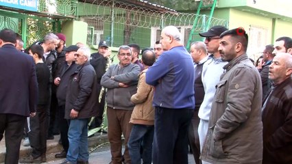 Sağlık personeli cami tuvaletinde altın vuruş yaptı