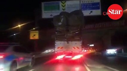 Trafik polisinden kamyon sürücüsüne �Nereye böyle’ anonsu