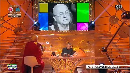 Скачать видео: Regardez Thierry Ardisson qui se paye, hier soir, devant le bouddhiste Matthieu Ricard, un chroniqueur de chez Cyril Hanouna