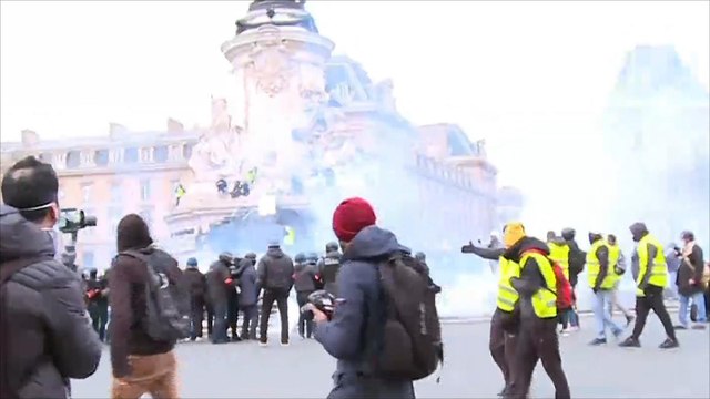 احتجاجات السترات الصفراء تتواصل بفرنسا