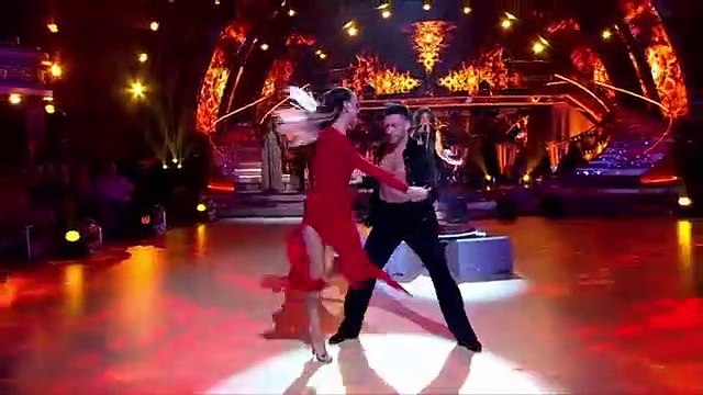 Gladys Knight performs 'Licence To Kill' - BBC Strictly 2018