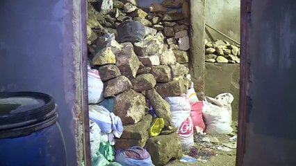 تفاصيل العثور على مقبرة عقب تنقيب مواطن عن الآثار قرب الأهرامات