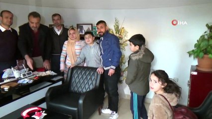 Altınları otobüs durağında unuttular