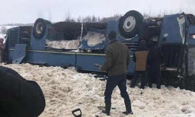 Rusya’da çocukları taşıyan otobüs takla attı