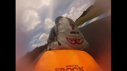 Accident de moto spectaculaire