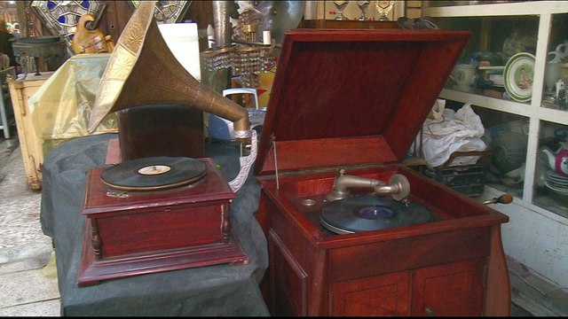 Iraq's antiques trader tries to safeguard cultural heritage