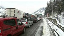 Neve bloqueia milhares em autoestrada entre Itália e Áustria