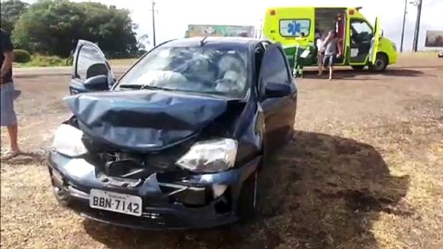 Engavetamento envolve três veículos na BR-277