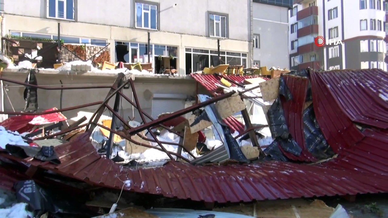 Çatıdan düşen kar kütlesi kafeyi yıktı: 1 ölü, 7 yaralı