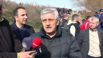 Dereye uçtuğu iddia edilen otomobildeki gençleri arama çalışmaları sürüyor... Çanakkale Vali Yardımcısı Cezmi Batuk: “Kaybolan 4 çocuğumuzdan bahsediliyor”