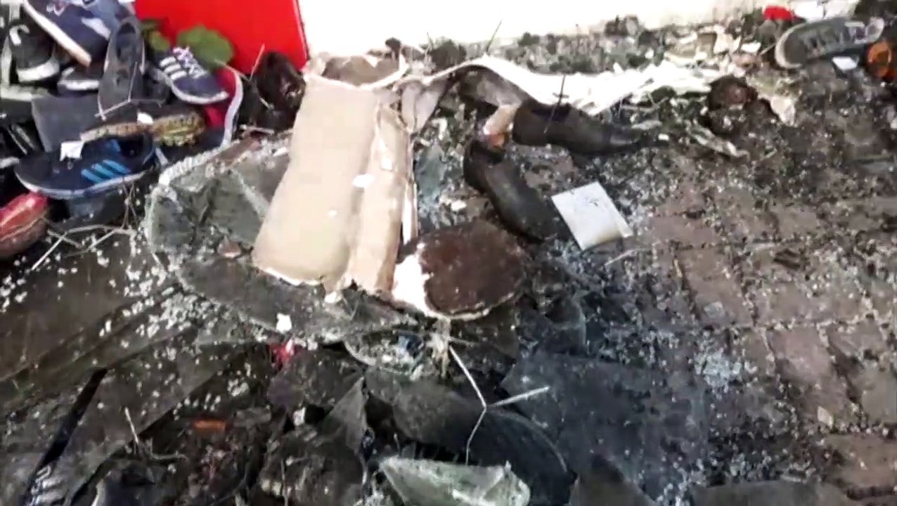 Imagens mostram danos após incêndio em loja de calçados