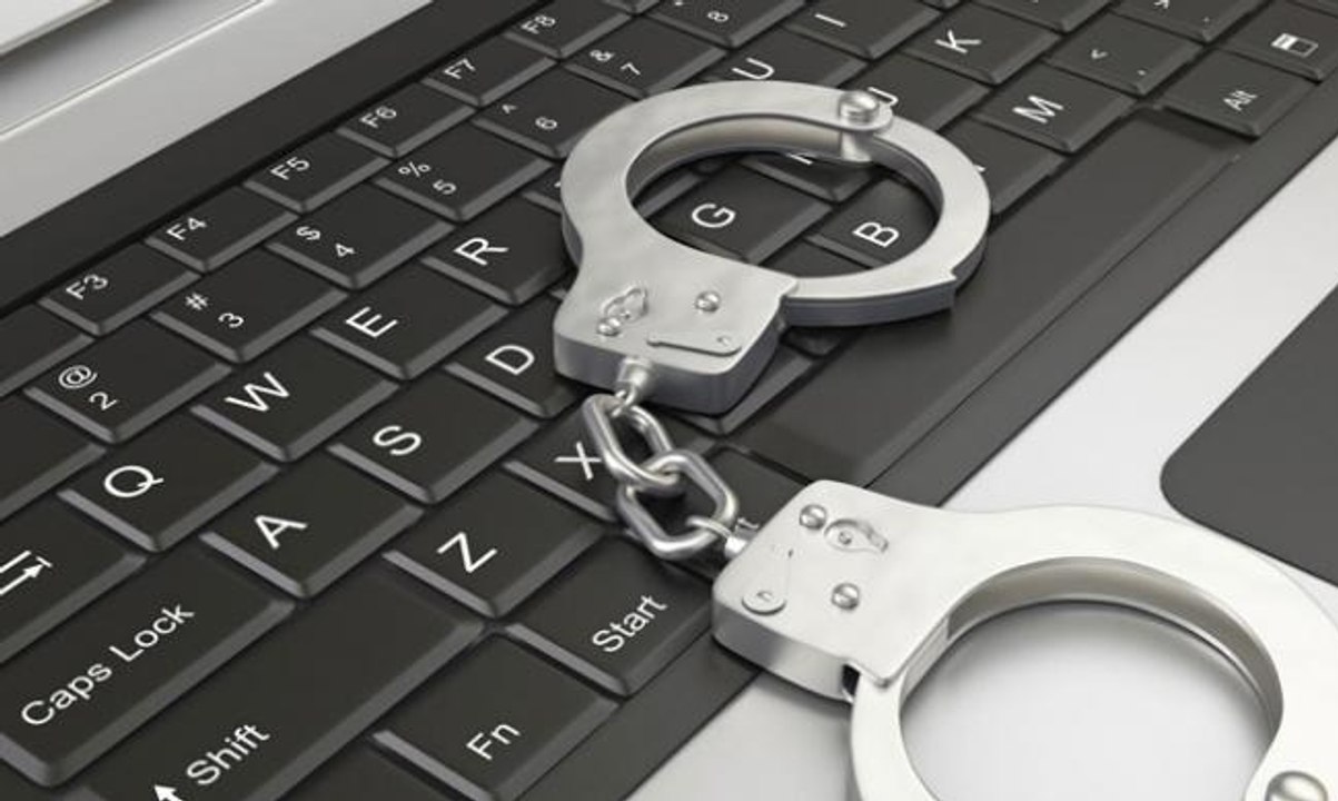 Dialog: Membahas Jeratan Pasal Karet dalam UU ITE [1]