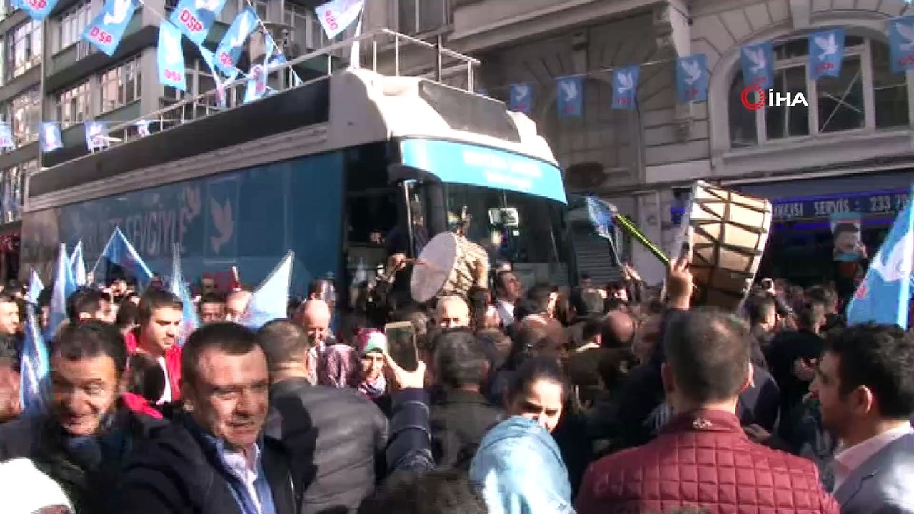 Mustafa Sarıgül, DSP bayraklarıyla gövde gösterisi yaptı