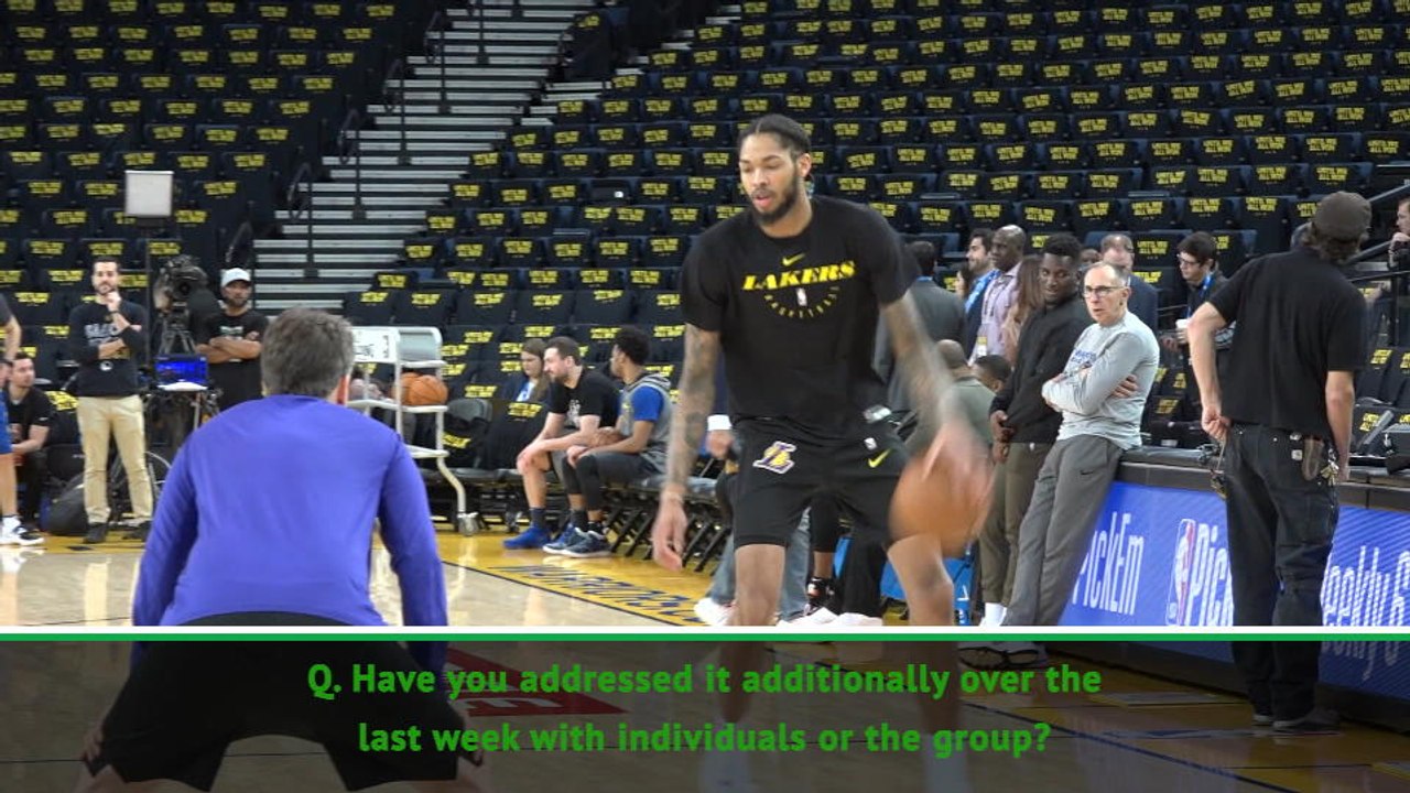 Walton plays down uncertainty in Lakers locker room