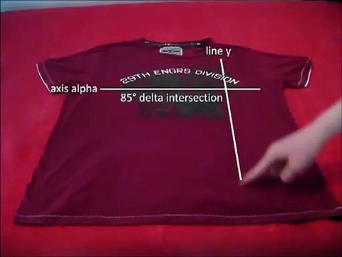 Méthode incroyable pour plier un t-shirt en 2 secondes - Tuto