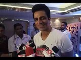 Sonu Sood Reacts on SRK's being detained in US | Bollywood News | Bollywood 2016