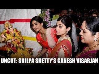 Download Video: Uncut: Shilpa Shetty Dance During Ganpati Visarjan | Raj Kundra | Latest Bollywood News 2016