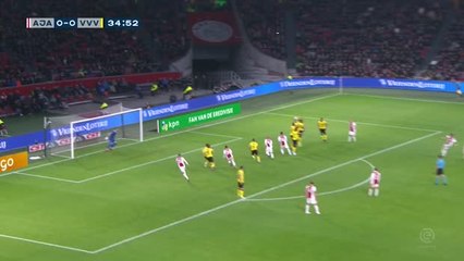 Tendangan Bebas Ziyech Buka Keunggulan Ajax