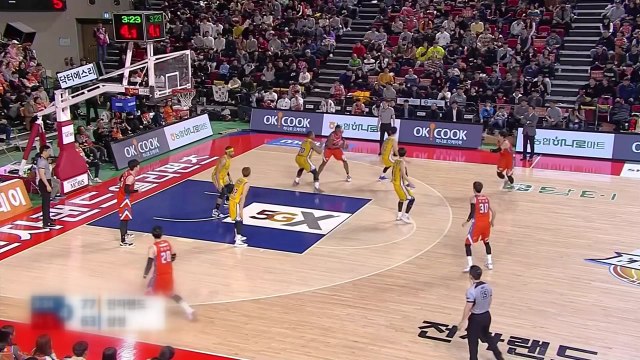 전자랜드, 삼성 꺾고 홈 13연승...선두 추격 / YTN