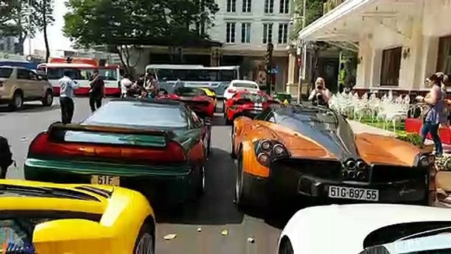 Minh -Nhựa- cùng Cường -Đô-la- xuất hiện trong buổi tụ tập dàn siêu xe gần 200 tỷ đồng trên đường phố Sài thành