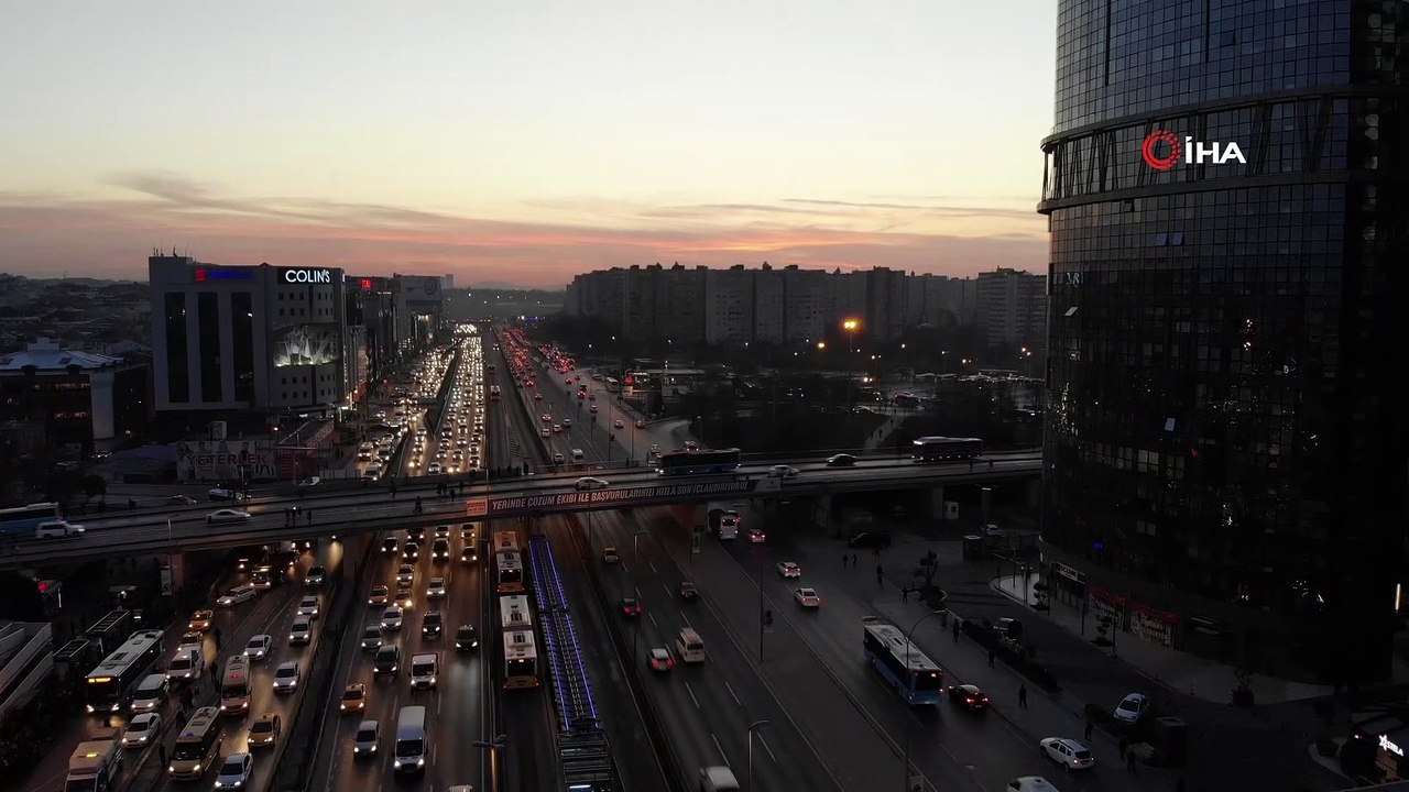 Yarıyıl tatili bitti, trafik yoğunluğu arttı... Trafik yoğunluğu havadan görüntülendi