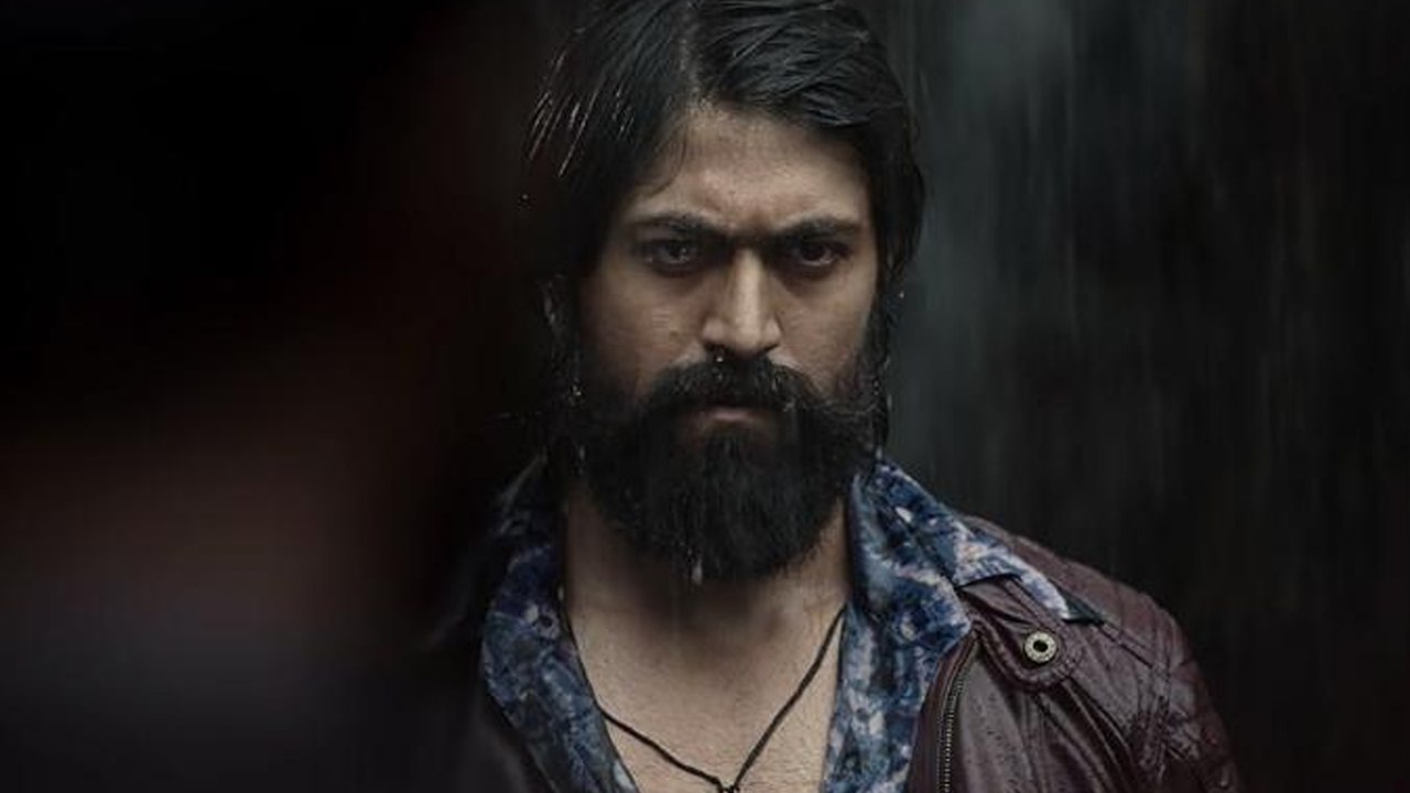 KGF Kannada Movie : ಕೇರಳ ಅಭಿಮಾನಿಗಳ ಜೊತೆಗೆ 'ಕೆಜಿಎಫ್' ನೋಡ್ತಾರೆ ಯಶ್..! | FILMIBEAT KANNADA