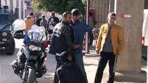 Çocuklar polisi asker selamıyla karşıladı, polis PKK yazılarını Ay- Yıldız ile kapattı