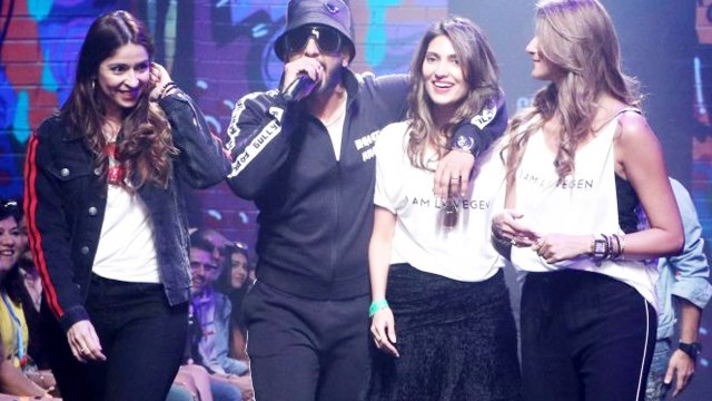 Ranveer Singh sets the ramp on fire at Lakme Fashion Week 2019; Watch Video | Boldsky