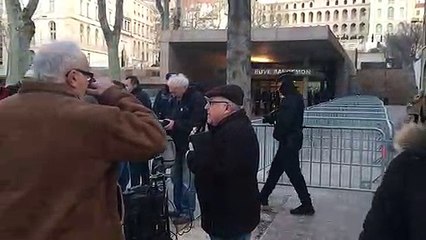 Conseil municipal de Marseille : des manifestants présents avant l’arrivée des élus